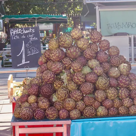 Апартаменты Proche De Liberation Avec Balcon Ensoleille *