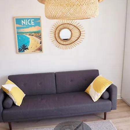 Proche De Liberation Avec Balcon Ensoleille Ницца