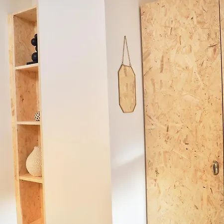 Proche De Liberation Avec Balcon Ensoleille Apartamento *
