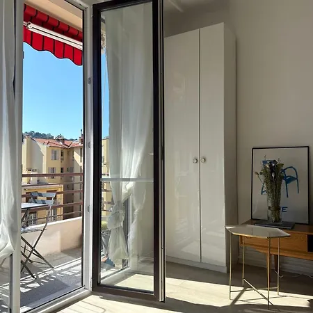 Proche De Liberation Avec Balcon Ensoleille * Νίκαια