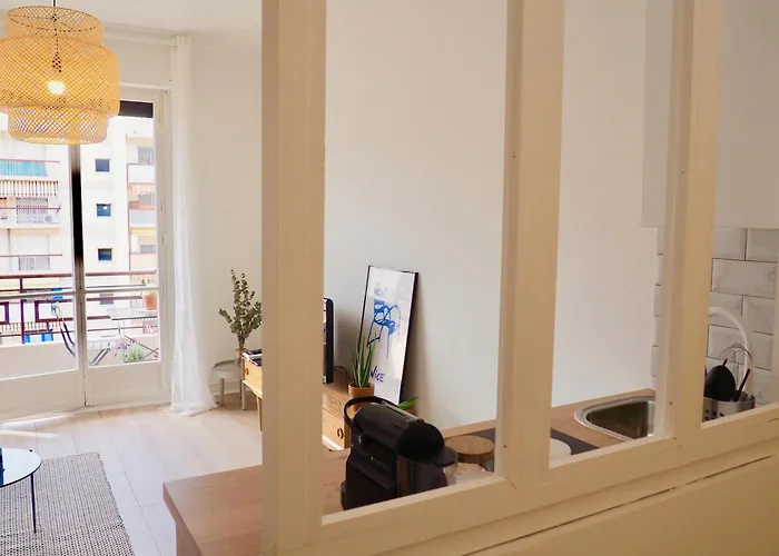 Proche De Liberation Avec Balcon Ensoleille Apartment *
