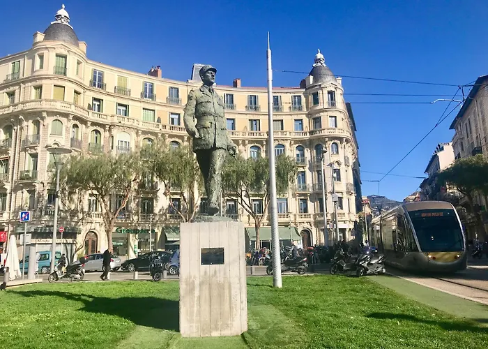 Proche De Liberation Avec Balcon Ensoleille Nizza