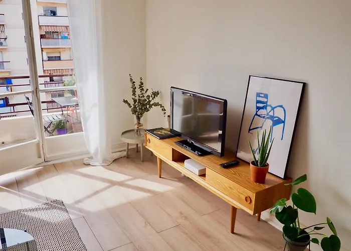 Proche De Libération Avec Balcon Ensoleillé Appartement