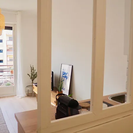 Proche De Liberation Avec Balcon Ensoleille Apartman *
