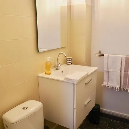 Proche De Libération Avec Balcon Ensoleillé