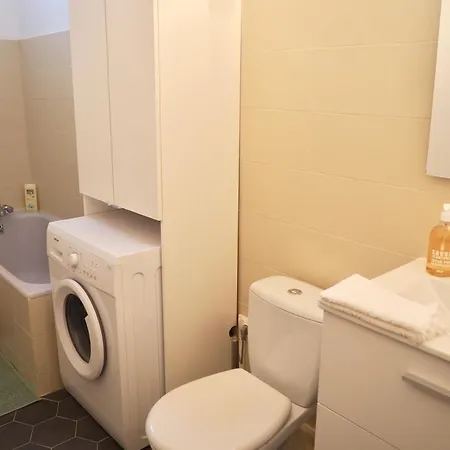 Proche De Liberation Avec Balcon Ensoleille Apartman
