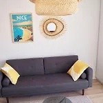 Proche De Liberation Avec Balcon Ensoleille Nice